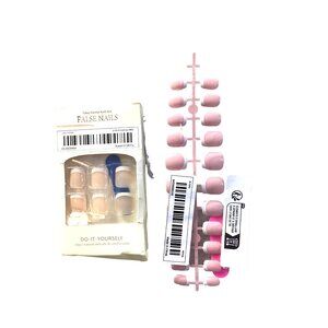 False French Fingernails and Toenails * New in PKG   Pink
